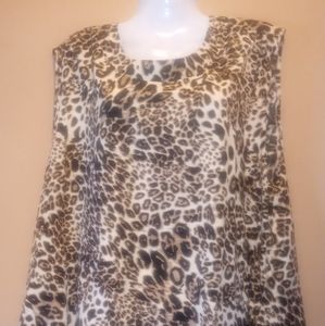 🐆🤎 Brown/tan leopard print high/low sleeveless top. 🤎🐆